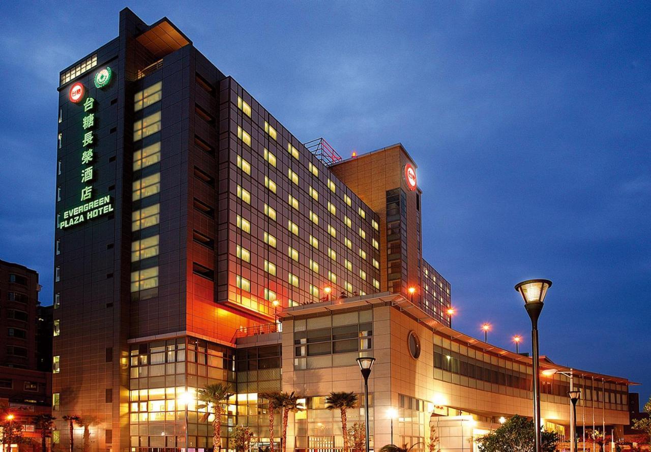 Evergreen Plaza Hotel - Tainan Exteriör bild The hotel at night