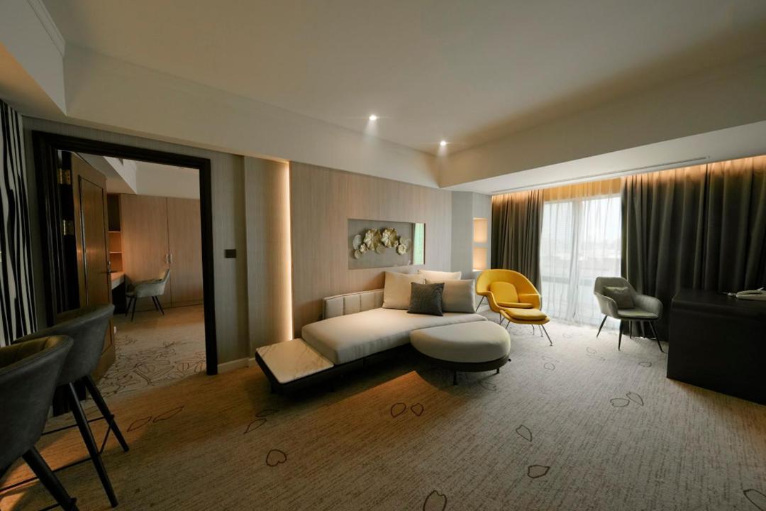Evergreen Plaza Hotel - Tainan Exteriör bild A suite at the hotel