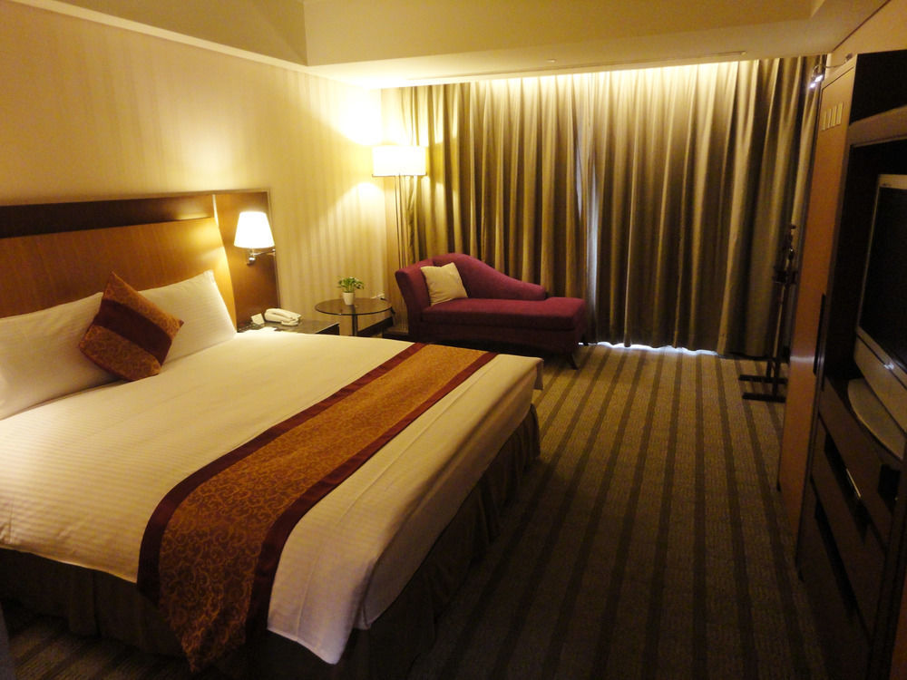 Evergreen Plaza Hotel - Tainan Exteriör bild Deluxe room