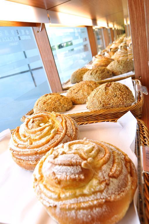 Evergreen Plaza Hotel - Tainan Exteriör bild Buns