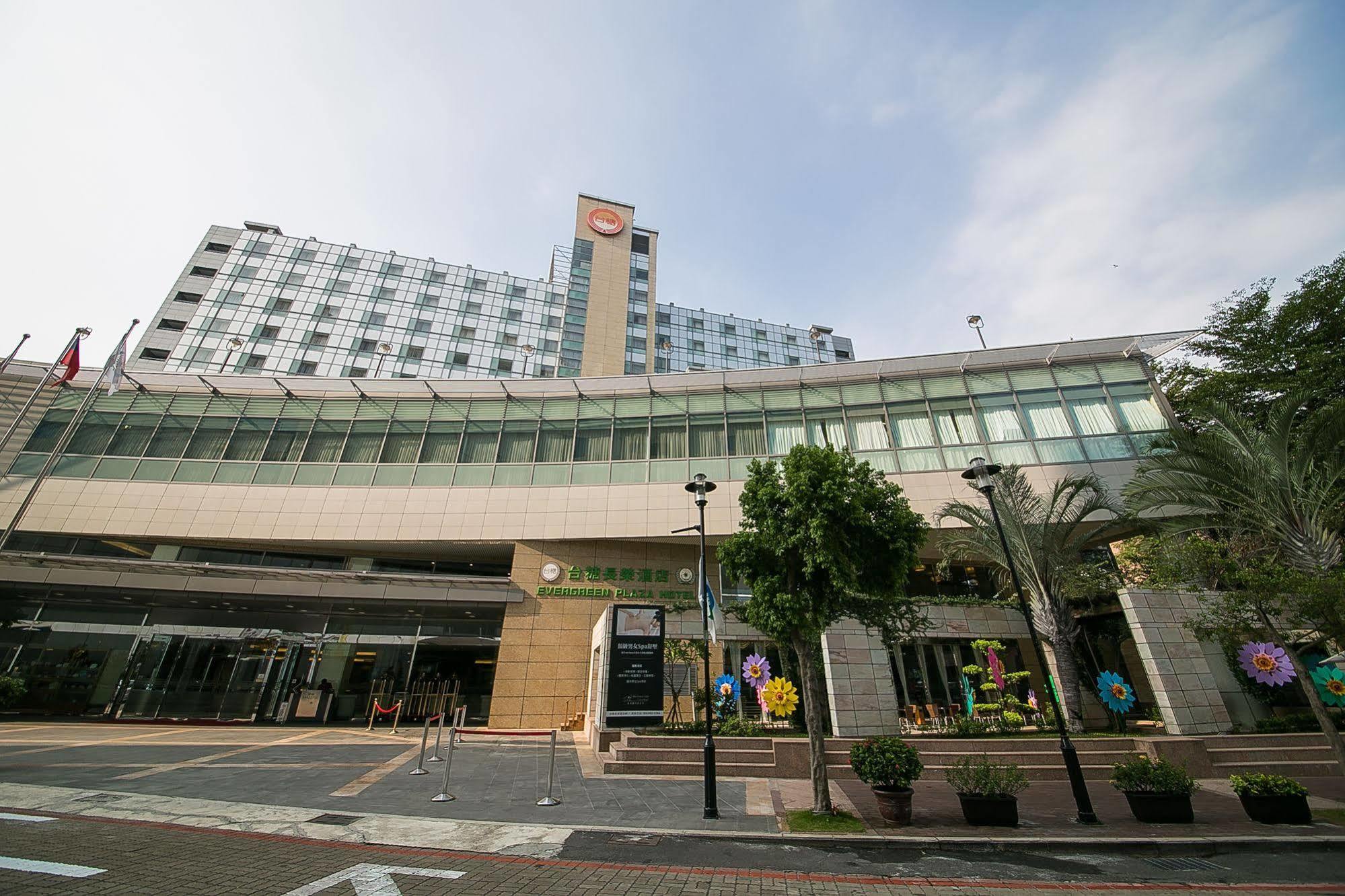 Evergreen Plaza Hotel - Tainan Exteriör bild The hotel in 2012