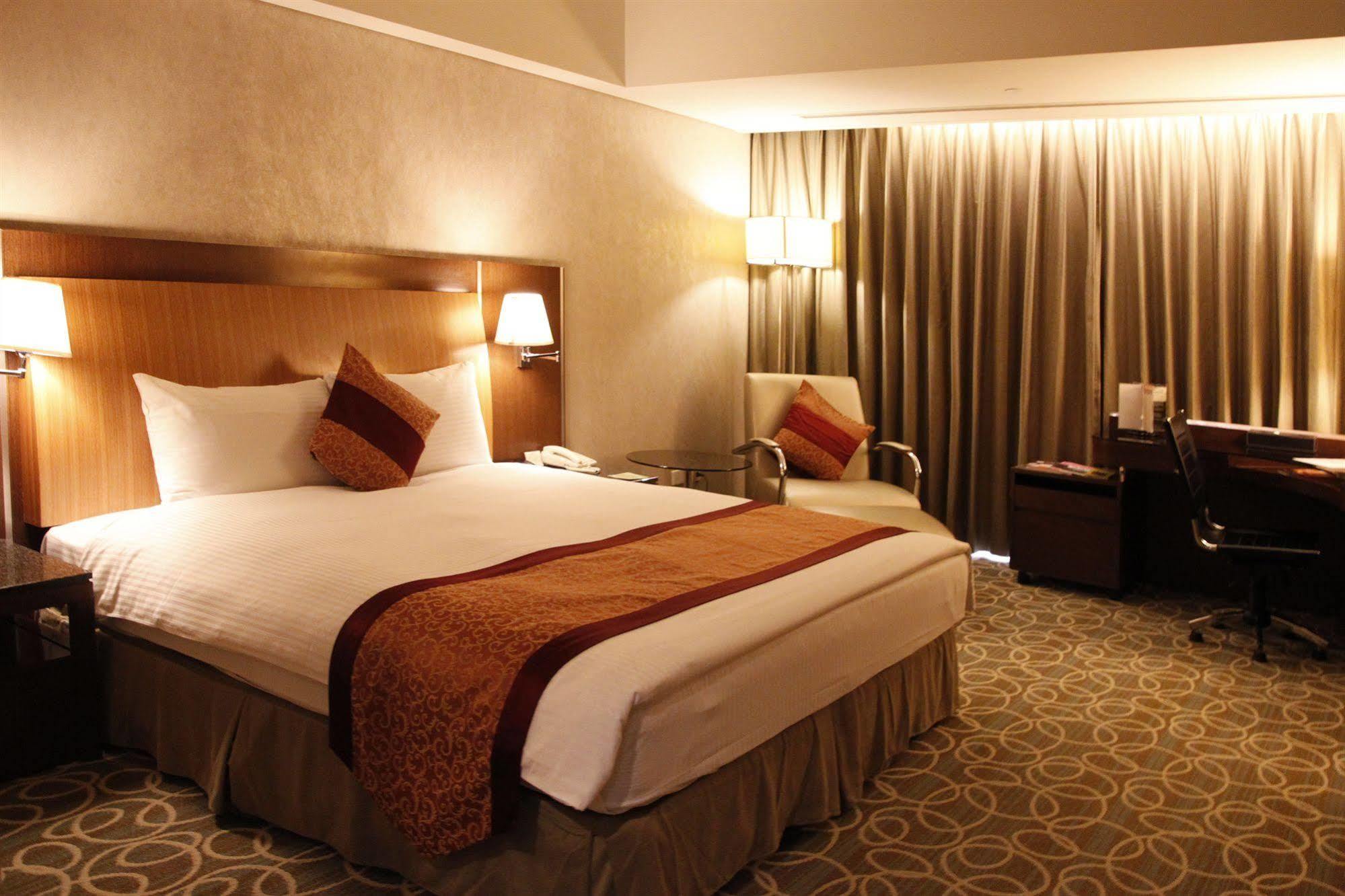 Evergreen Plaza Hotel - Tainan Exteriör bild Deluxe room