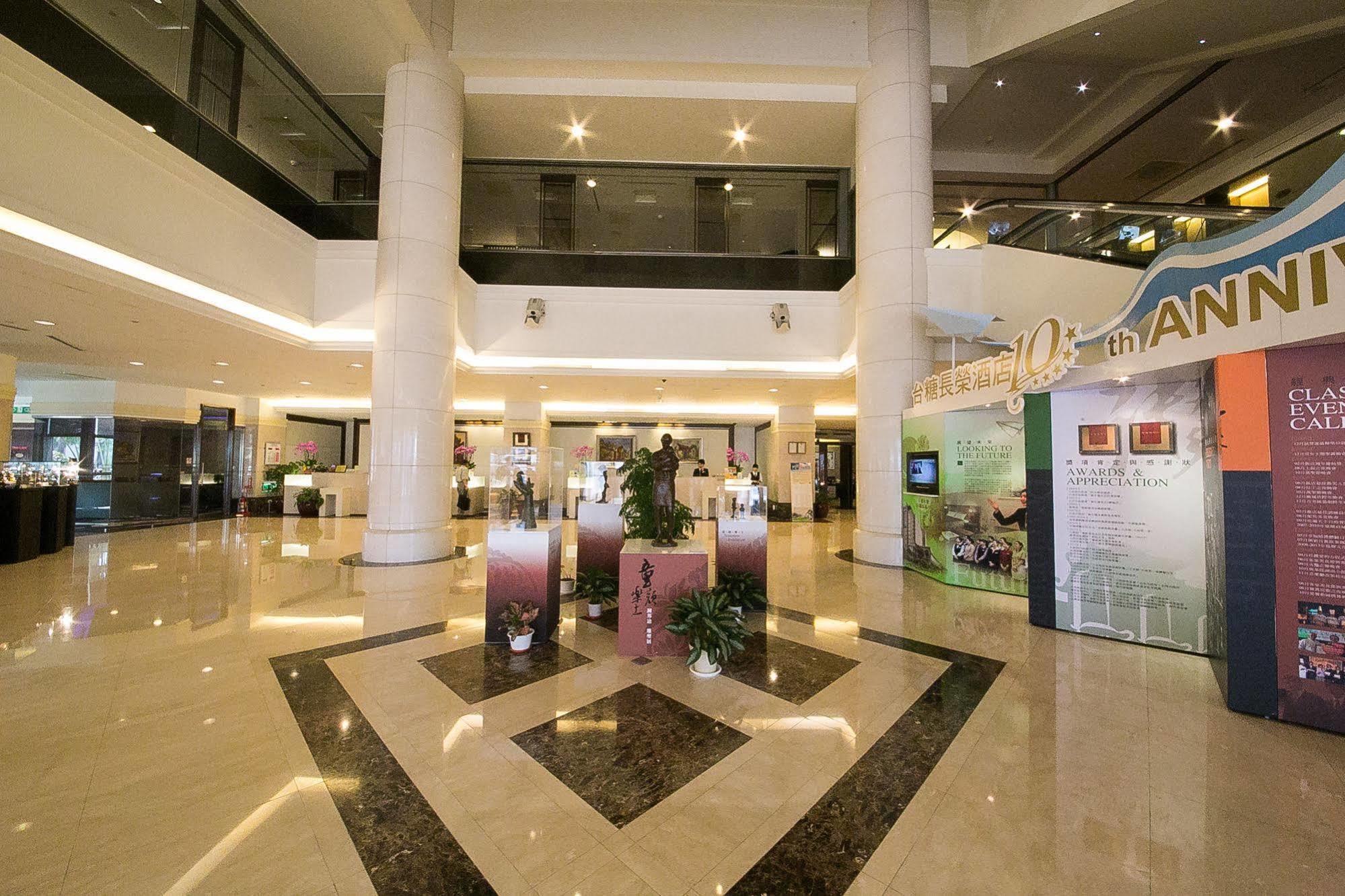 Evergreen Plaza Hotel - Tainan Exteriör bild Lobby
