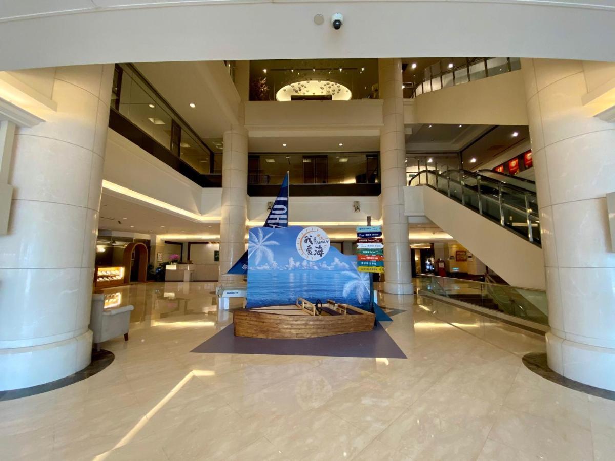 Evergreen Plaza Hotel - Tainan Exteriör bild The lobby of the hotel