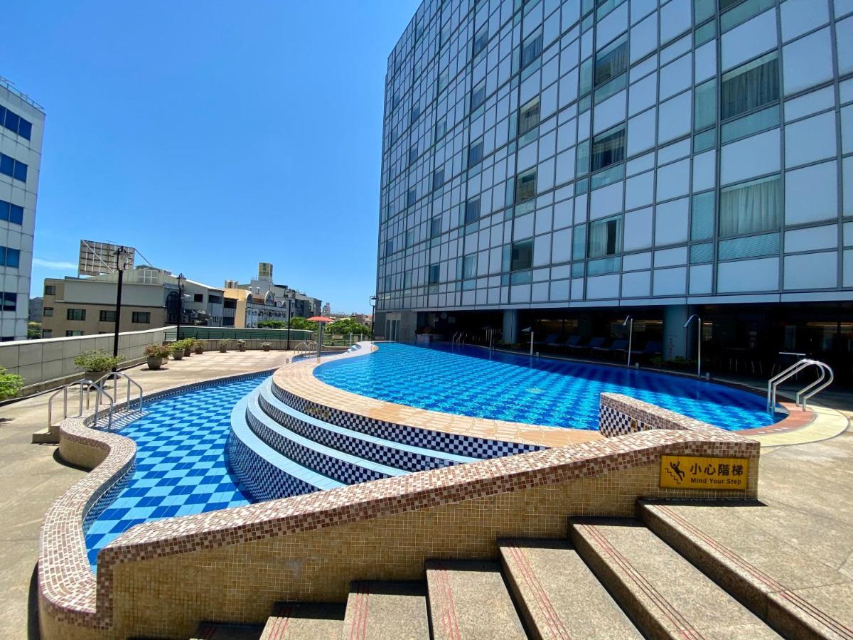 Evergreen Plaza Hotel - Tainan Exteriör bild Swimming pool