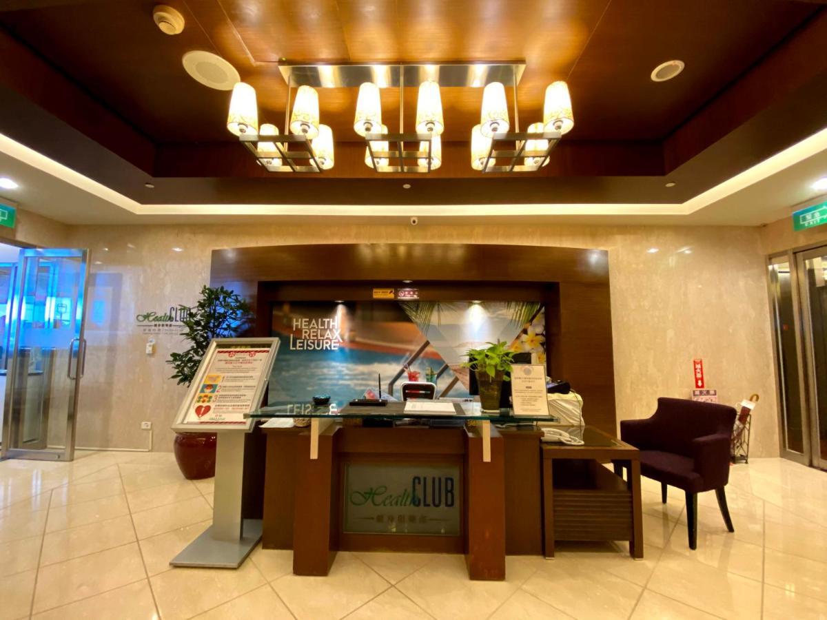 Evergreen Plaza Hotel - Tainan Exteriör bild Reception desk at the club