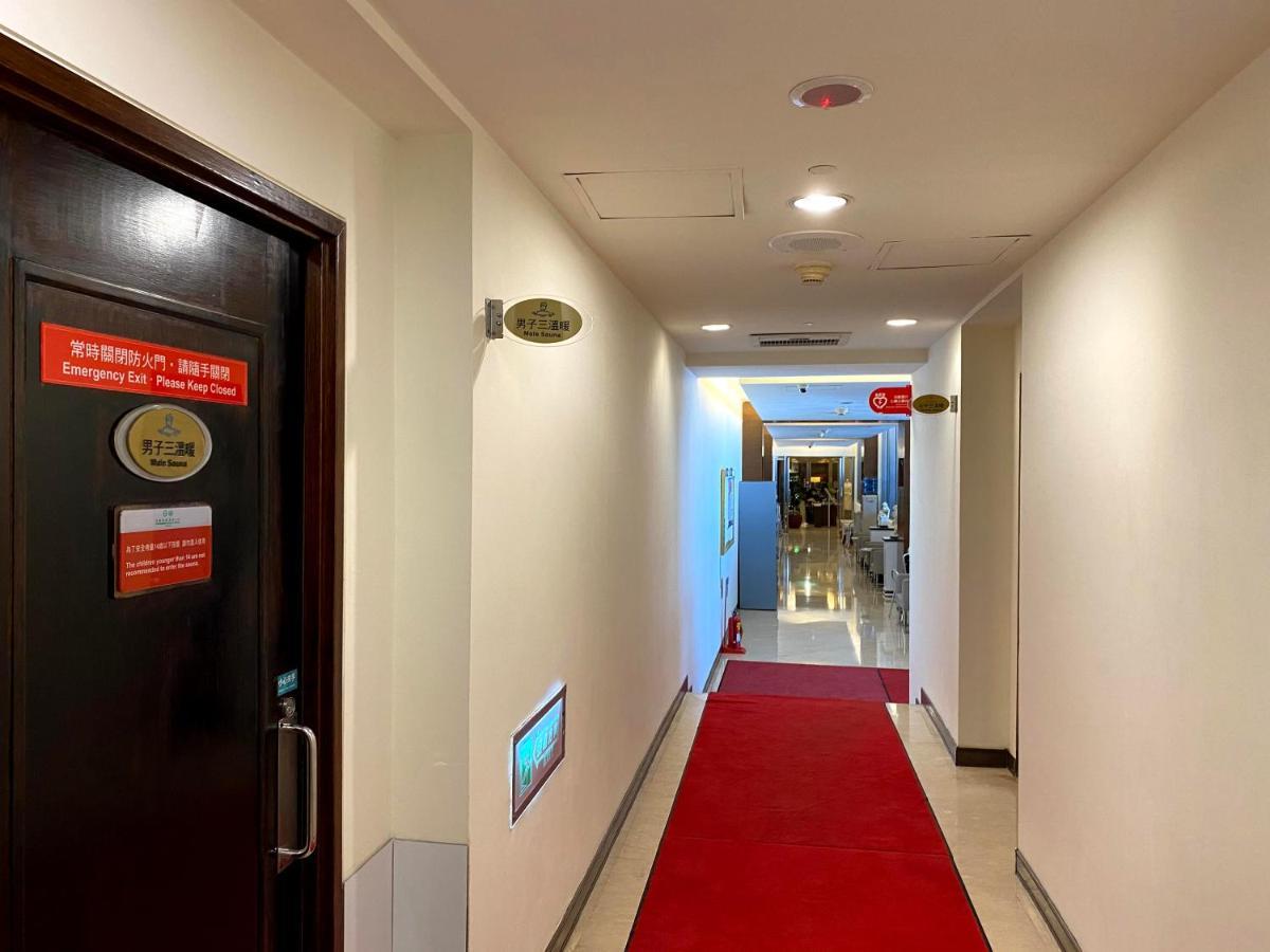 Evergreen Plaza Hotel - Tainan Exteriör bild A corridor in the hotel